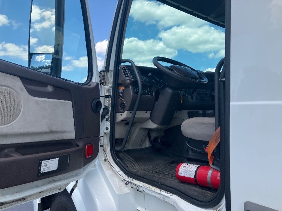 Day Cab Tractor-Heavy Duty Tractors-Volvo-2018-VNL62300-Jessup-MD-406,218\n\t\tmiles-$ 31,000 - Image 9