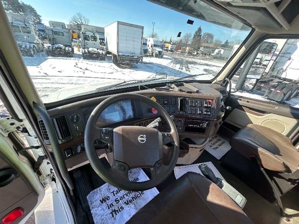 Day Cab Tractor-Heavy Duty Tractors-Volvo-2018-VNL64T300-Brooklyn Park-MN-305,750\n\t\tmiles-$ 39,500 - Image 11