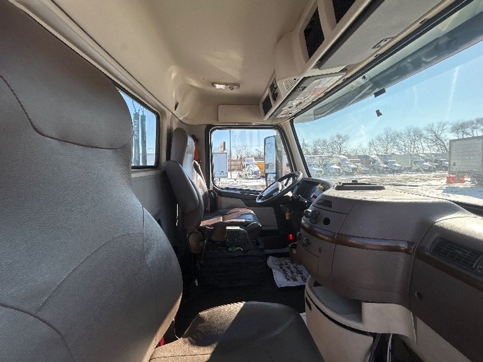 Day Cab Tractor-Heavy Duty Tractors-Volvo-2018-VNL64T300-Brooklyn Park-MN-305,750\n\t\tmiles-$ 39,500 - Image 14