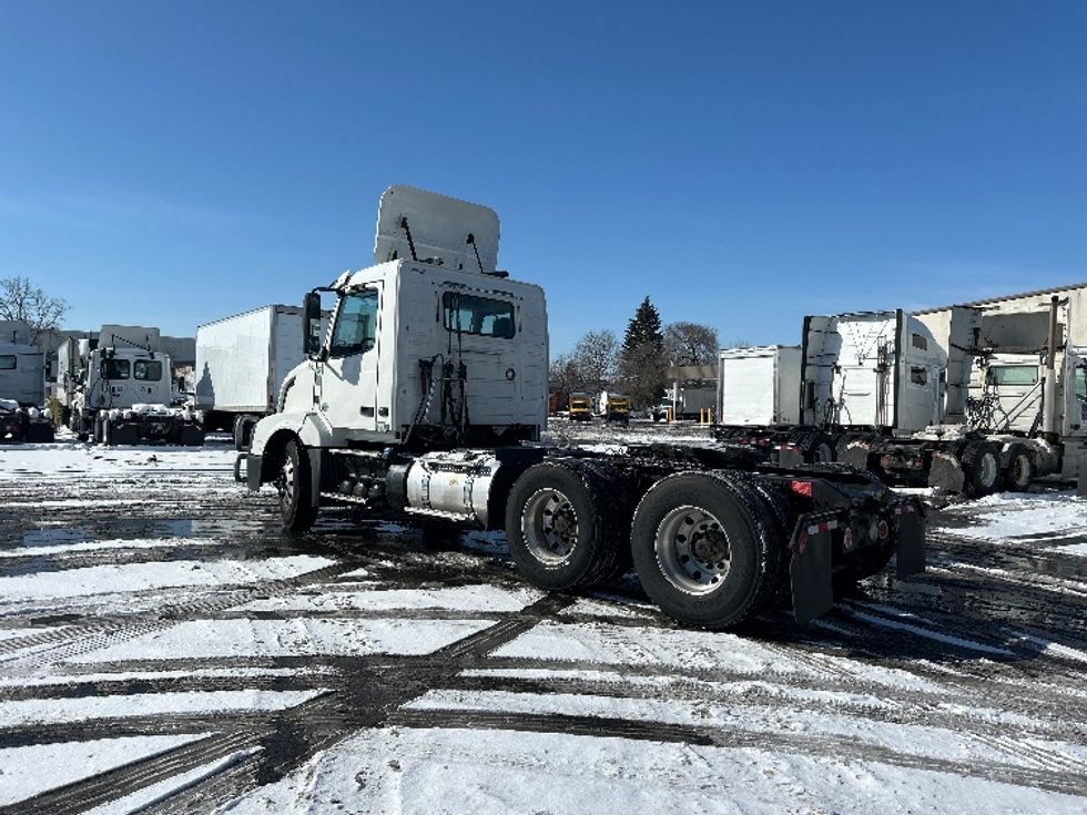 Day Cab Tractor-Heavy Duty Tractors-Volvo-2018-VNL64T300-Brooklyn Park-MN-305,750\n\t\tmiles-$ 39,500 - Image 5