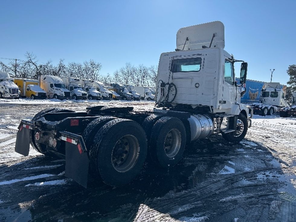Day Cab Tractor-Heavy Duty Tractors-Volvo-2018-VNL64T300-Brooklyn Park-MN-305,750\n\t\tmiles-$ 39,500 - Image 7