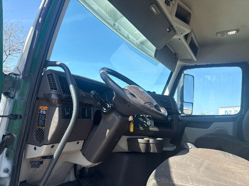 Day Cab Tractor-Heavy Duty Tractors-Volvo-2018-VNL64T300-Dallas-TX-139,384\n\t\tmiles-$ 42,500 - Image 10