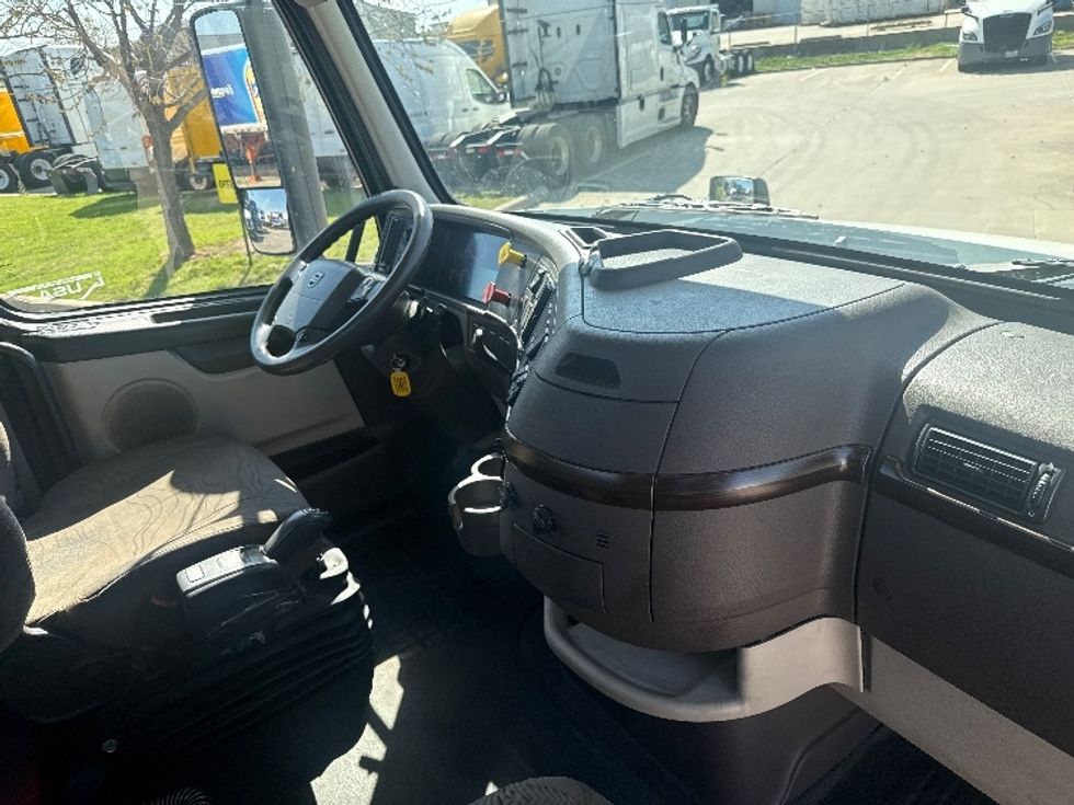 Day Cab Tractor-Heavy Duty Tractors-Volvo-2018-VNL64T300-Dallas-TX-139,384\n\t\tmiles-$ 42,500 - Image 14