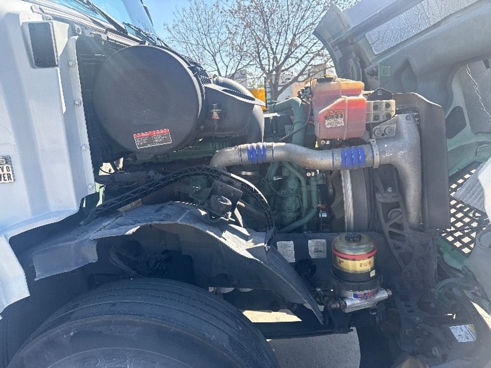 Day Cab Tractor-Heavy Duty Tractors-Volvo-2018-VNL64T300-Dallas-TX-139,384\n\t\tmiles-$ 42,500 - Image 15