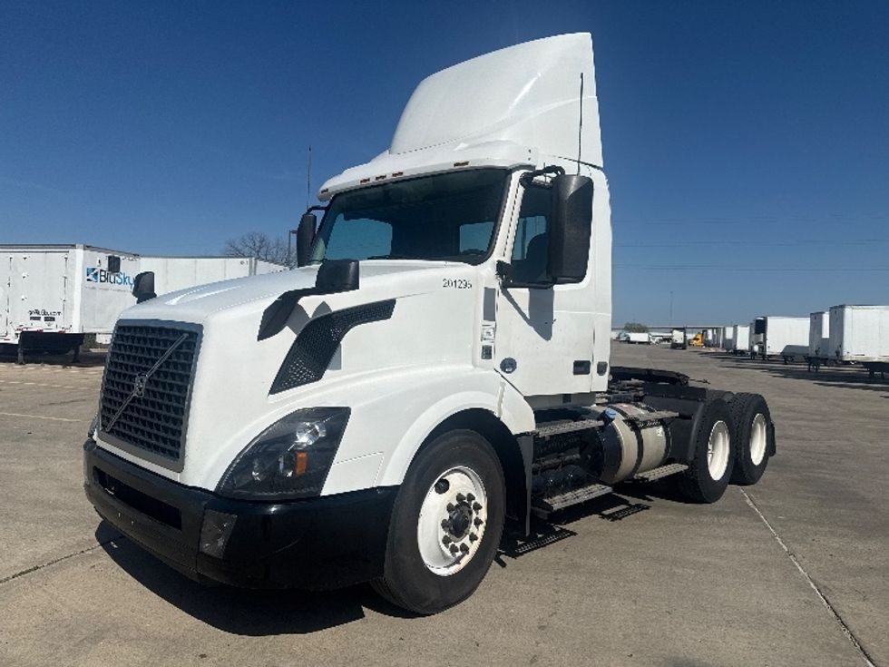 Day Cab Tractor-Heavy Duty Tractors-Volvo-2018-VNL64T300-Dallas-TX-139,384\n\t\tmiles-$ 42,500 - Image 3