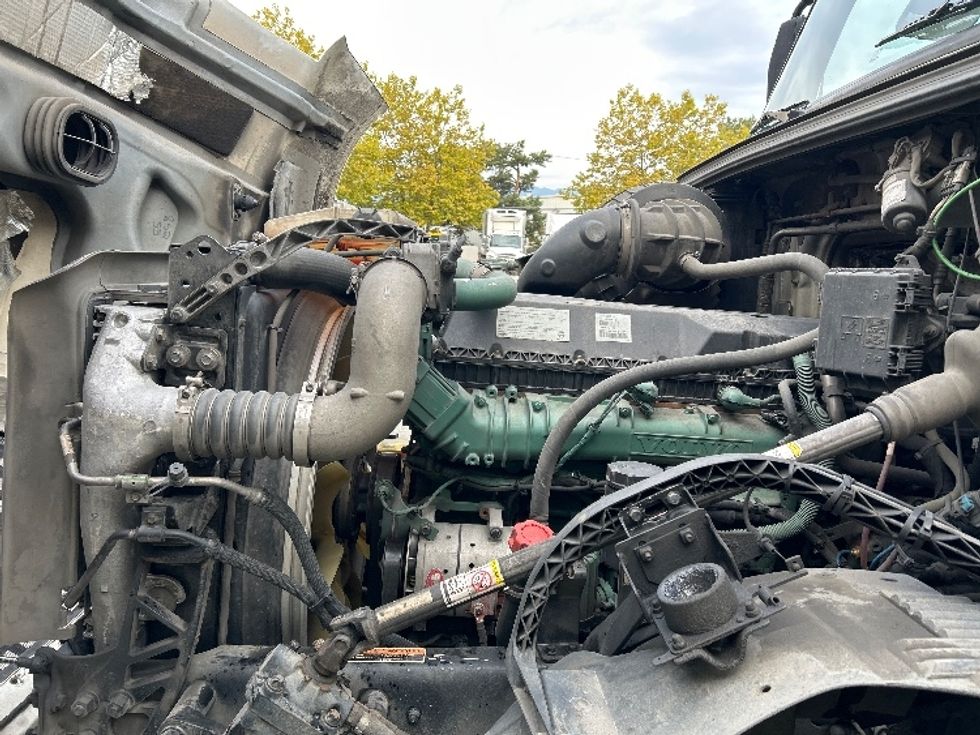 Day Cab Tractor-Heavy Duty Tractors-Volvo-2018-VNL64T300-Delta-BC-471,316\n\t\tkm-$ 57,000 - Image 16