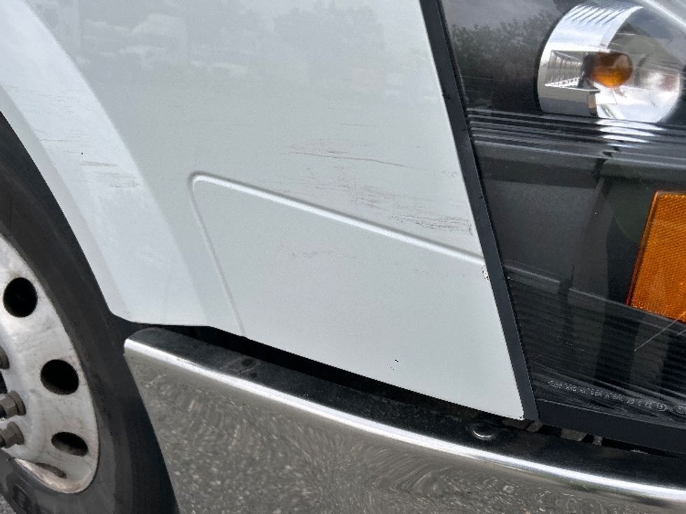 Day Cab Tractor-Heavy Duty Tractors-Volvo-2018-VNL64T300-Delta-BC-471,316\n\t\tkm-$ 57,000 - Image 20