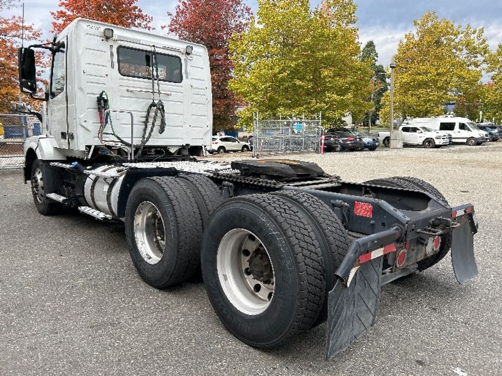 Day Cab Tractor-Heavy Duty Tractors-Volvo-2018-VNL64T300-Delta-BC-471,316\n\t\tkm-$ 57,000 - Image 5