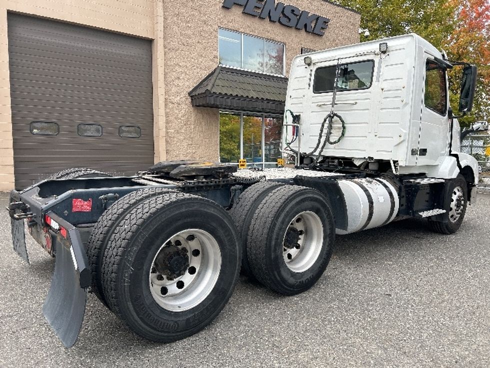 Day Cab Tractor-Heavy Duty Tractors-Volvo-2018-VNL64T300-Delta-BC-471,316\n\t\tkm-$ 57,000 - Image 7