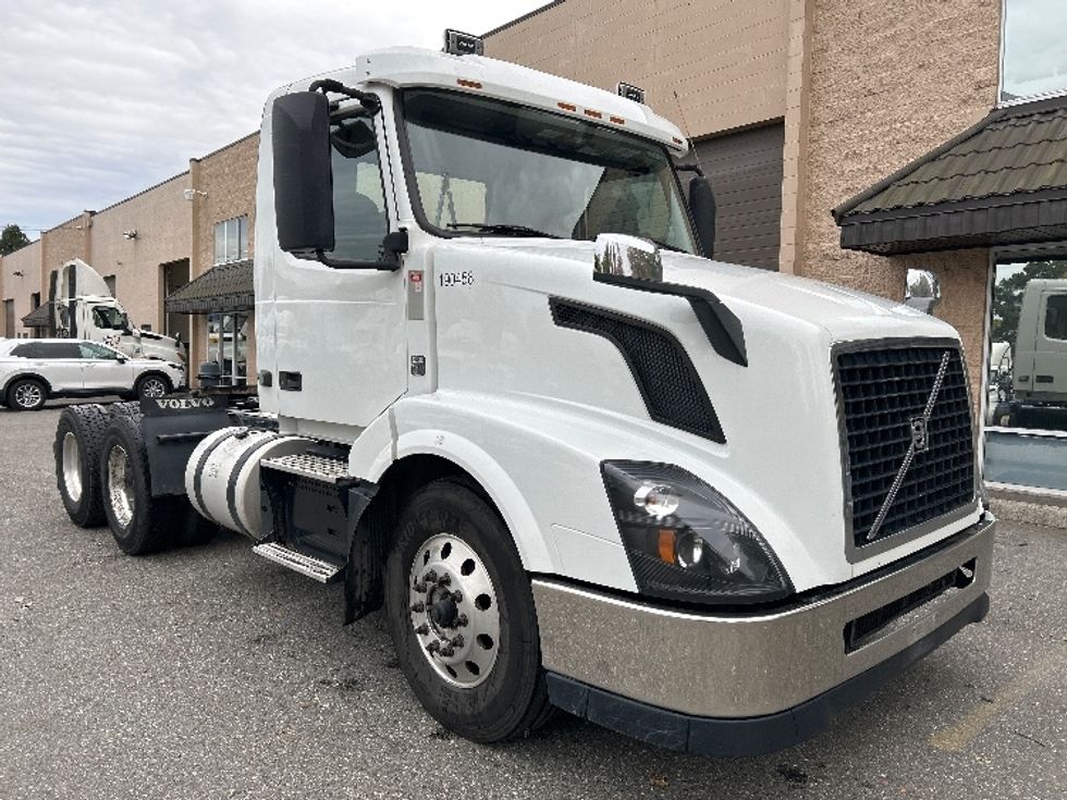 Day Cab Tractor-Heavy Duty Tractors-Volvo-2018-VNL64T300-Delta-BC-483,610\n\t\tkm-$ 56,500 - Image 1