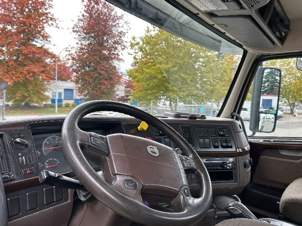 Day Cab Tractor-Heavy Duty Tractors-Volvo-2018-VNL64T300-Delta-BC-483,610\n\t\tkm-$ 56,500 - Image 10