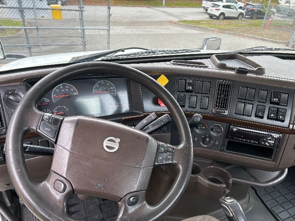 Day Cab Tractor-Heavy Duty Tractors-Volvo-2018-VNL64T300-Delta-BC-483,610\n\t\tkm-$ 56,500 - Image 11