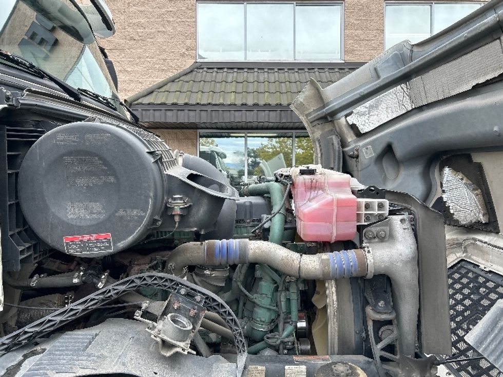 Day Cab Tractor-Heavy Duty Tractors-Volvo-2018-VNL64T300-Delta-BC-483,610\n\t\tkm-$ 56,500 - Image 15