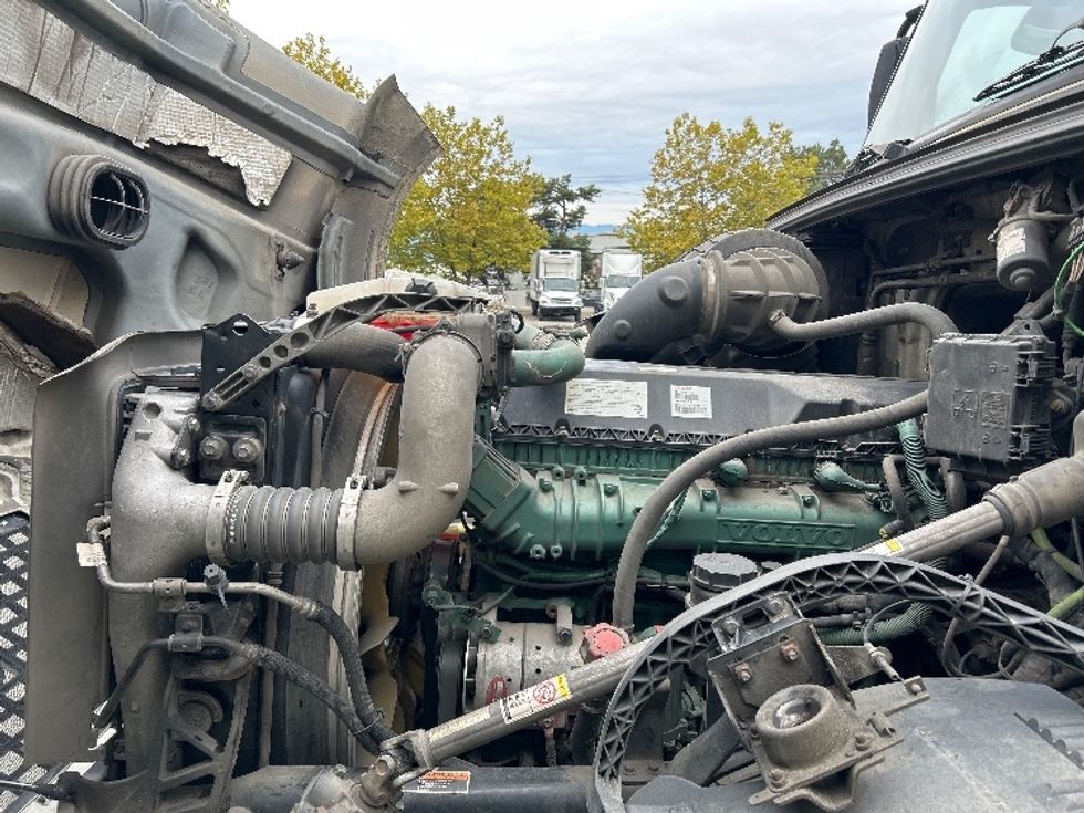 Day Cab Tractor-Heavy Duty Tractors-Volvo-2018-VNL64T300-Delta-BC-483,610\n\t\tkm-$ 56,500 - Image 16