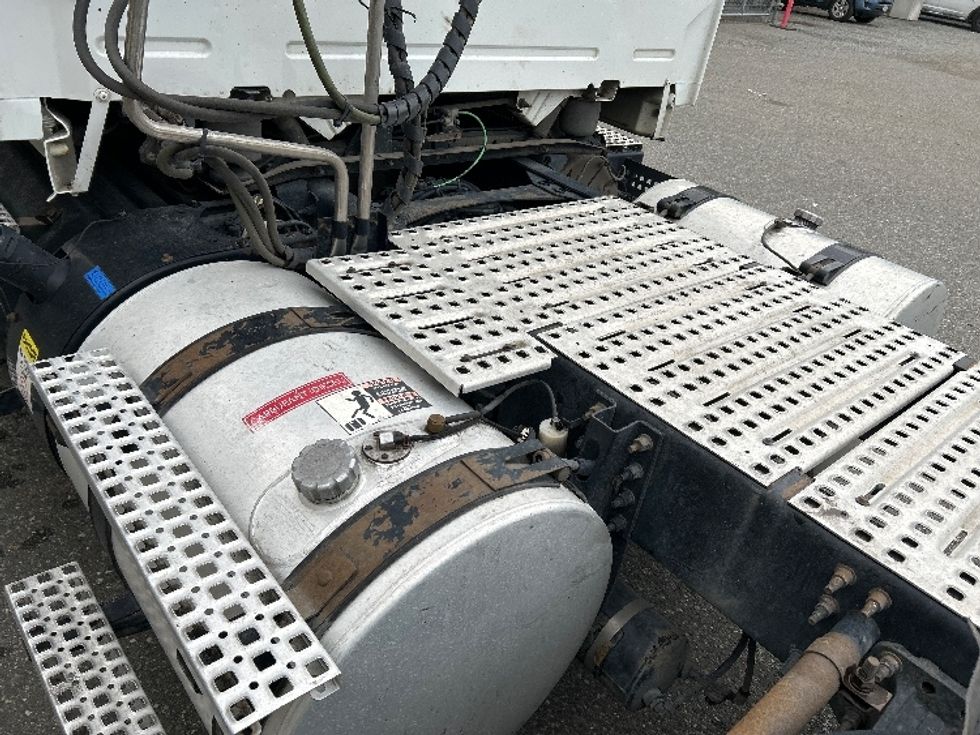 Day Cab Tractor-Heavy Duty Tractors-Volvo-2018-VNL64T300-Delta-BC-483,610\n\t\tkm-$ 56,500 - Image 17