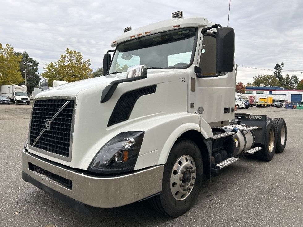 Day Cab Tractor-Heavy Duty Tractors-Volvo-2018-VNL64T300-Delta-BC-483,610\n\t\tkm-$ 56,500 - Image 3