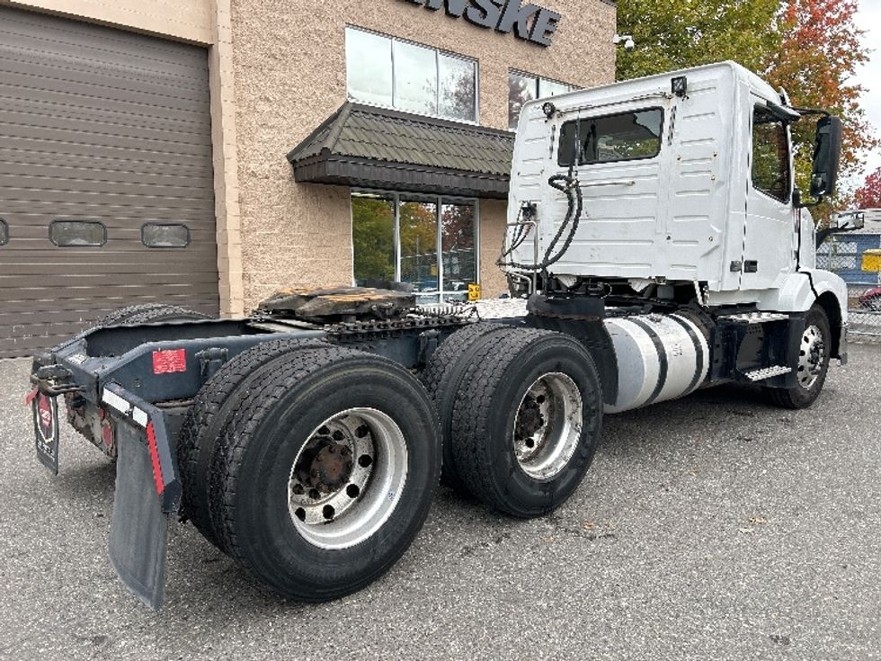 Day Cab Tractor-Heavy Duty Tractors-Volvo-2018-VNL64T300-Delta-BC-483,610\n\t\tkm-$ 56,500 - Image 7