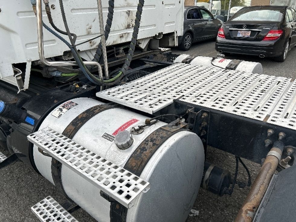 Day Cab Tractor-Heavy Duty Tractors-Volvo-2018-VNL64T300-Delta-BC-513,991\n\t\tkm-$ 55,250 - Image 16