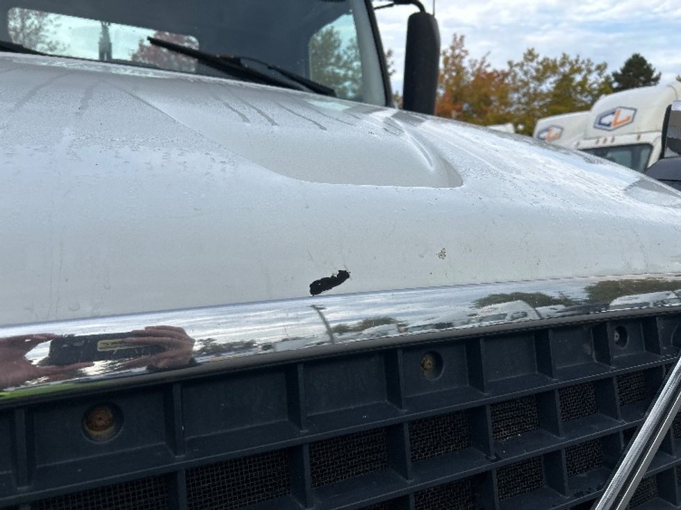 Day Cab Tractor-Heavy Duty Tractors-Volvo-2018-VNL64T300-Delta-BC-513,991\n\t\tkm-$ 55,250 - Image 19