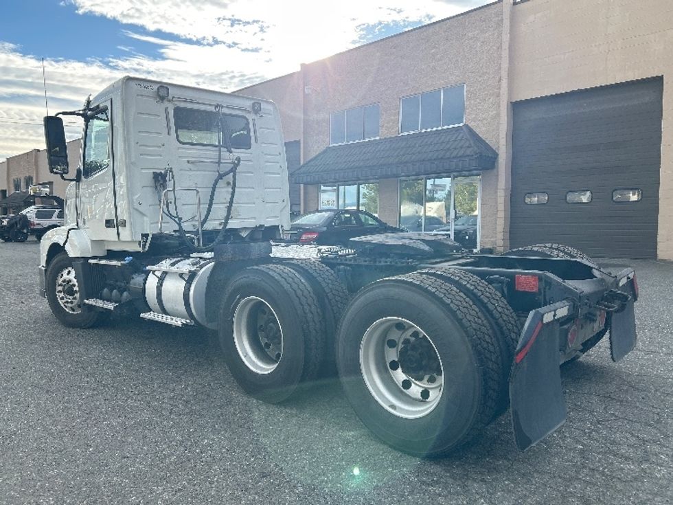 Day Cab Tractor-Heavy Duty Tractors-Volvo-2018-VNL64T300-Delta-BC-513,991\n\t\tkm-$ 55,250 - Image 20