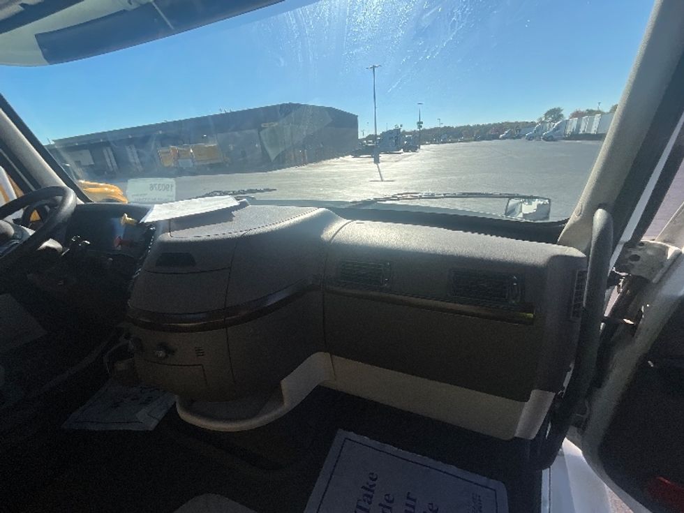 Day Cab Tractor-Heavy Duty Tractors-Volvo-2018-VNL64T300-East Chicago-IN-402,797\n\t\tmiles-$ 36,500 - Image 12