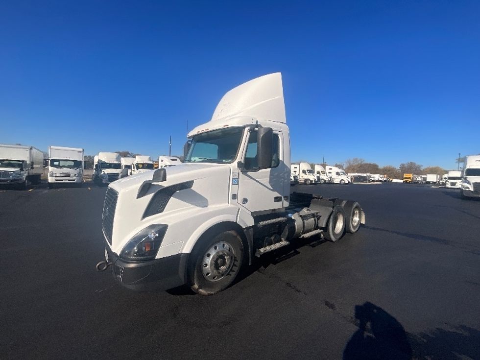 Day Cab Tractor-Heavy Duty Tractors-Volvo-2018-VNL64T300-East Chicago-IN-402,797\n\t\tmiles-$ 36,500 - Image 3