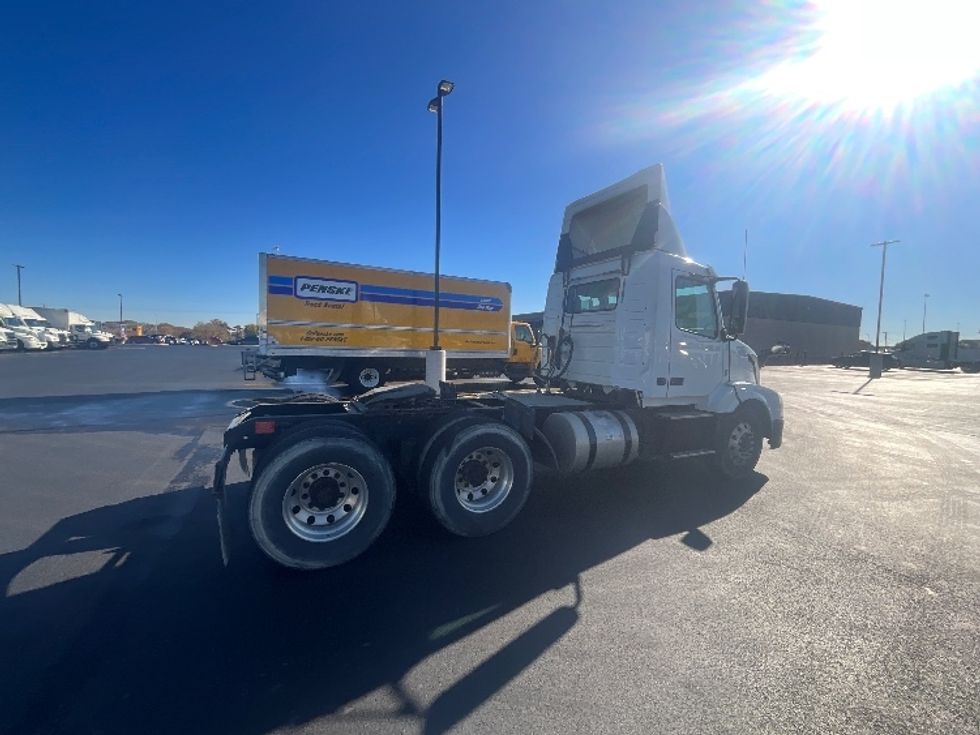 Day Cab Tractor-Heavy Duty Tractors-Volvo-2018-VNL64T300-East Chicago-IN-402,797\n\t\tmiles-$ 36,500 - Image 7