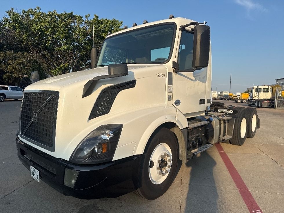 Day Cab Tractor-Heavy Duty Tractors-Volvo-2018-VNL64T300-Garland-TX-269,314\n\t\tmiles-$ 45,750 - Image 3