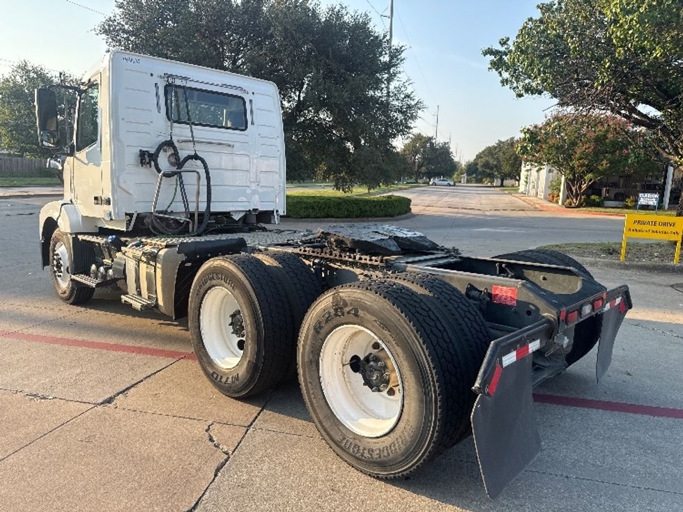 Day Cab Tractor-Heavy Duty Tractors-Volvo-2018-VNL64T300-Garland-TX-269,314\n\t\tmiles-$ 45,750 - Image 5