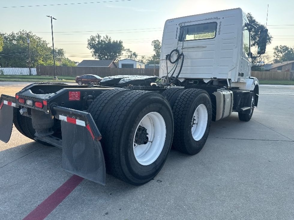 Day Cab Tractor-Heavy Duty Tractors-Volvo-2018-VNL64T300-Garland-TX-269,314\n\t\tmiles-$ 45,750 - Image 7