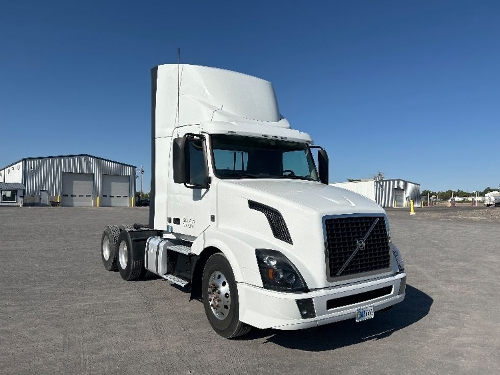 Day Cab Tractor-Heavy Duty Tractors-Volvo-2018-VNL64T300-Jerome-ID-228,789\n\t\tmiles-$ 49,750 - Image 1