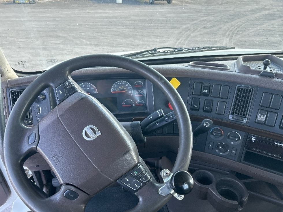 Day Cab Tractor-Heavy Duty Tractors-Volvo-2018-VNL64T300-Jerome-ID-228,789\n\t\tmiles-$ 49,750 - Image 11