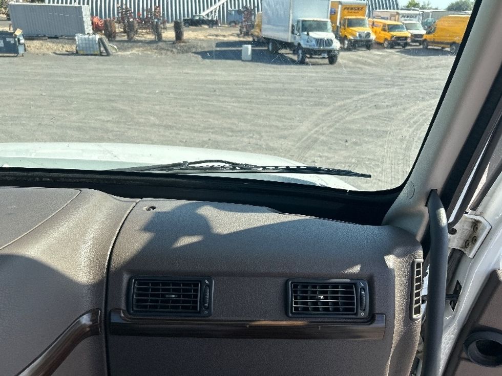 Day Cab Tractor-Heavy Duty Tractors-Volvo-2018-VNL64T300-Jerome-ID-228,789\n\t\tmiles-$ 49,750 - Image 13