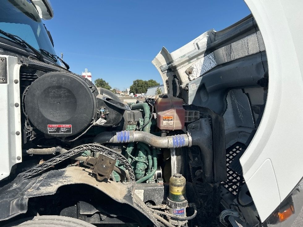Day Cab Tractor-Heavy Duty Tractors-Volvo-2018-VNL64T300-Jerome-ID-228,789\n\t\tmiles-$ 49,750 - Image 15