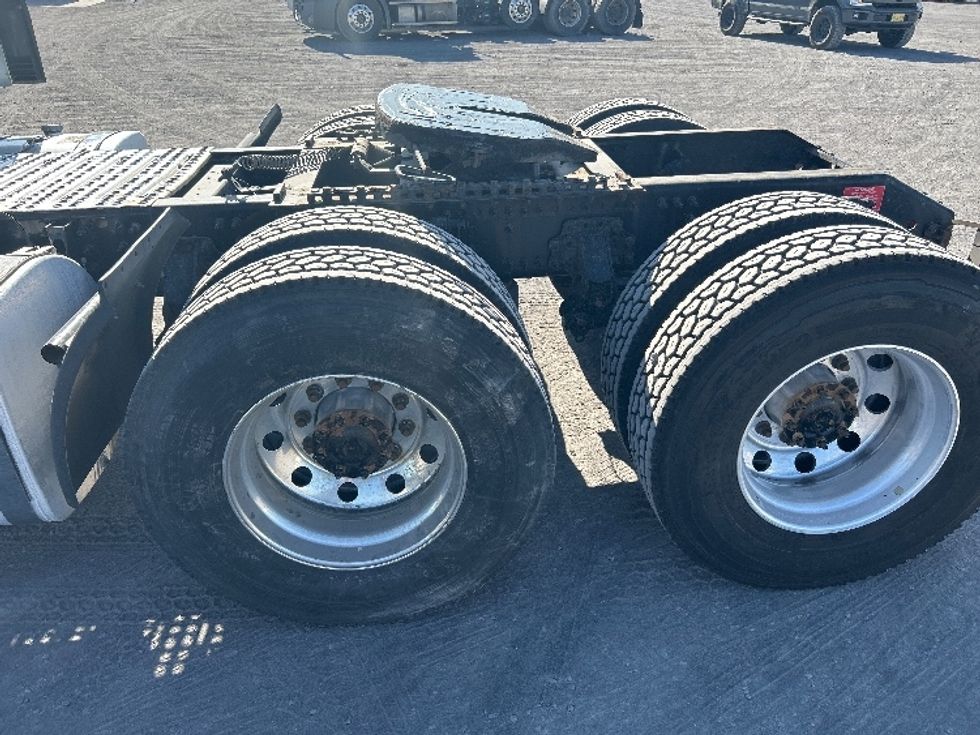 Day Cab Tractor-Heavy Duty Tractors-Volvo-2018-VNL64T300-Jerome-ID-228,789\n\t\tmiles-$ 49,750 - Image 17