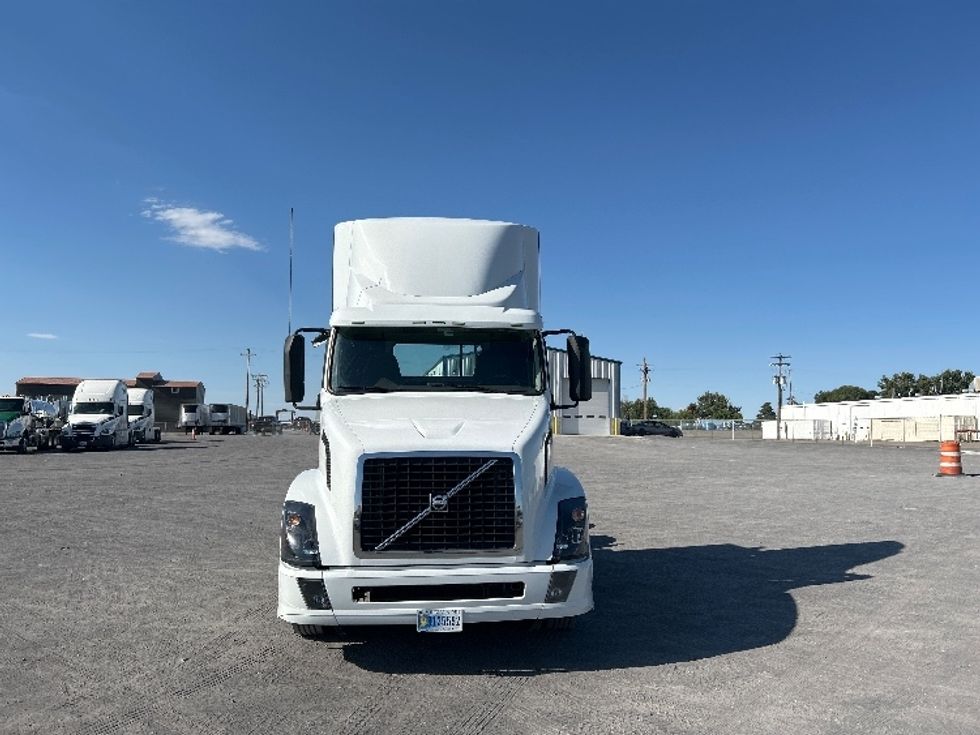 Day Cab Tractor-Heavy Duty Tractors-Volvo-2018-VNL64T300-Jerome-ID-228,789\n\t\tmiles-$ 49,750 - Image 2