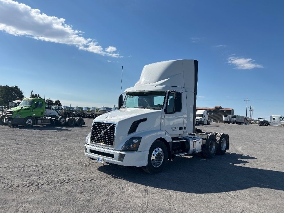 Day Cab Tractor-Heavy Duty Tractors-Volvo-2018-VNL64T300-Jerome-ID-228,789\n\t\tmiles-$ 49,750 - Image 3