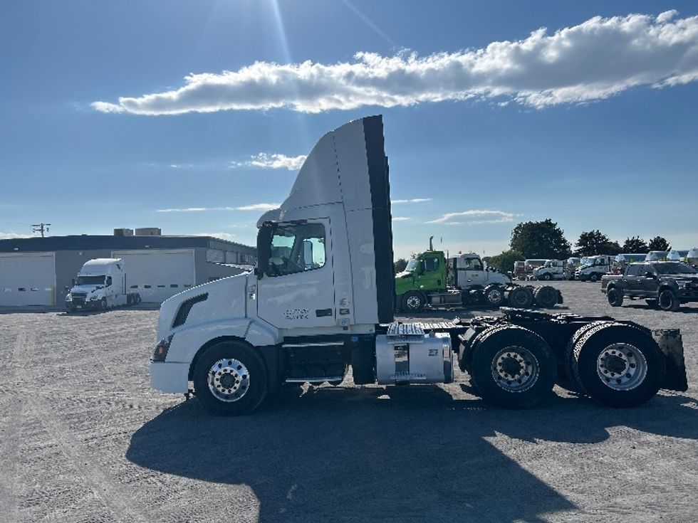 Day Cab Tractor-Heavy Duty Tractors-Volvo-2018-VNL64T300-Jerome-ID-228,789\n\t\tmiles-$ 49,750 - Image 4