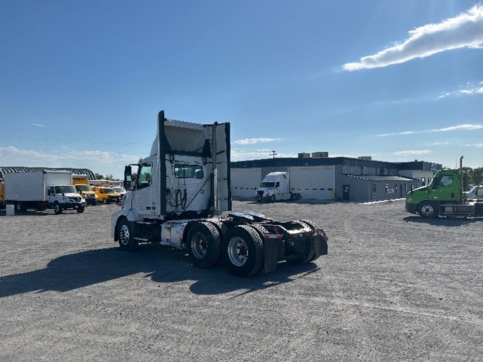 Day Cab Tractor-Heavy Duty Tractors-Volvo-2018-VNL64T300-Jerome-ID-228,789\n\t\tmiles-$ 49,750 - Image 5