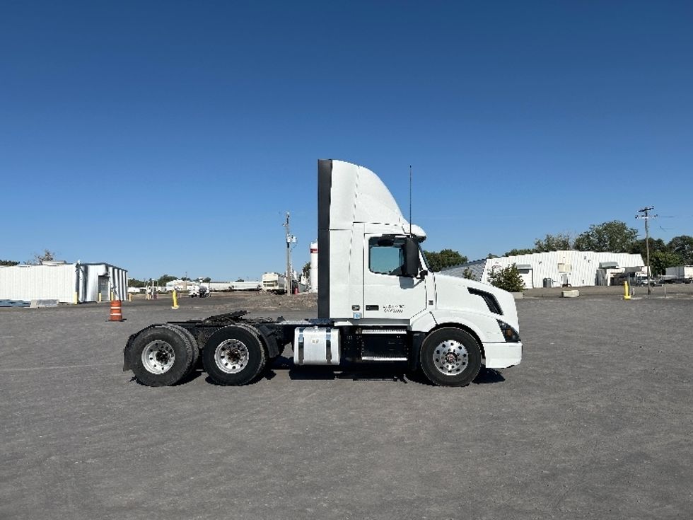 Day Cab Tractor-Heavy Duty Tractors-Volvo-2018-VNL64T300-Jerome-ID-228,789\n\t\tmiles-$ 49,750 - Image 8