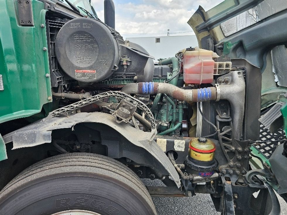 Day Cab Tractor-Heavy Duty Tractors-Volvo-2018-VNL64T300-Kearny-NJ-479,535\n\t\tmiles-$ 32,750 - Image 15