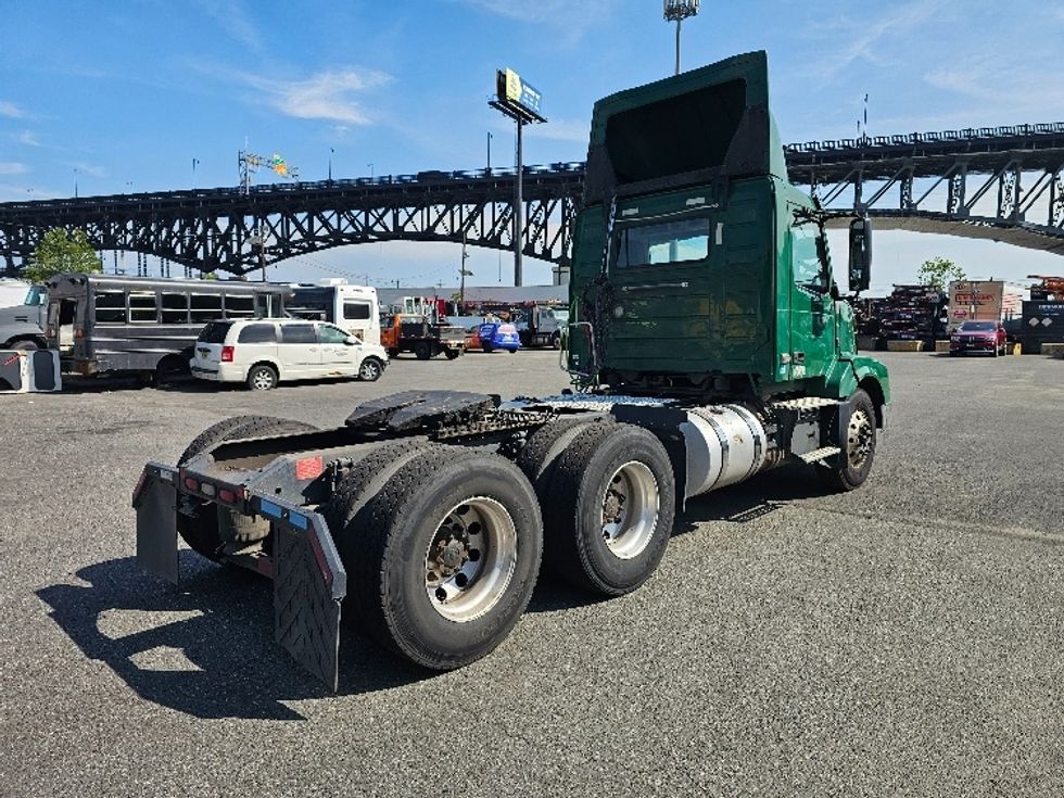Day Cab Tractor-Heavy Duty Tractors-Volvo-2018-VNL64T300-Kearny-NJ-479,535\n\t\tmiles-$ 32,750 - Image 7