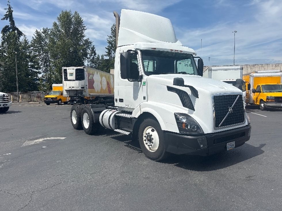 Day Cab Tractor-Heavy Duty Tractors-Volvo-2018-VNL64T300-Kent-WA-172,743\n\t\tmiles-$ 38,750 - Image 1
