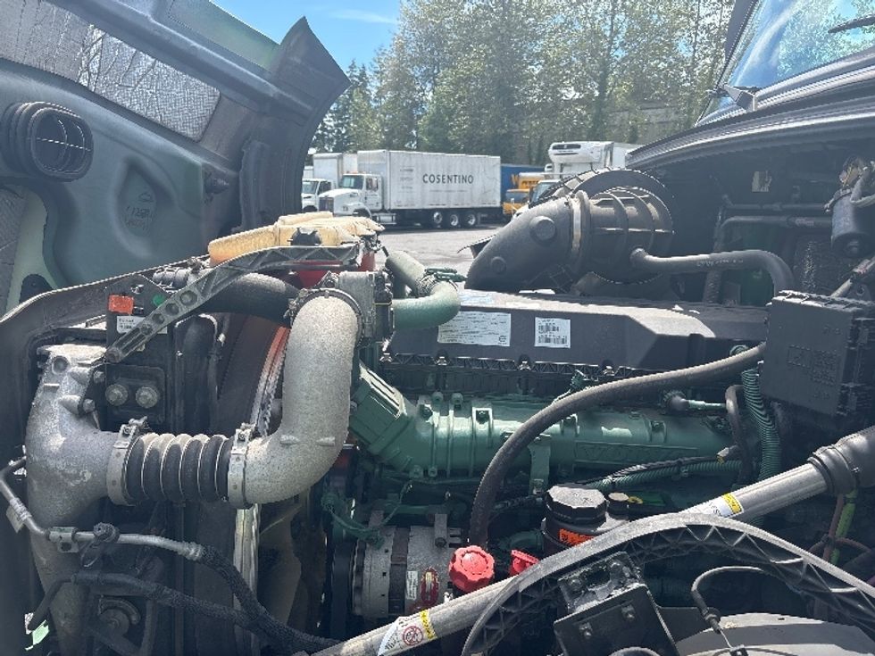 Day Cab Tractor-Heavy Duty Tractors-Volvo-2018-VNL64T300-Kent-WA-172,743\n\t\tmiles-$ 38,750 - Image 16
