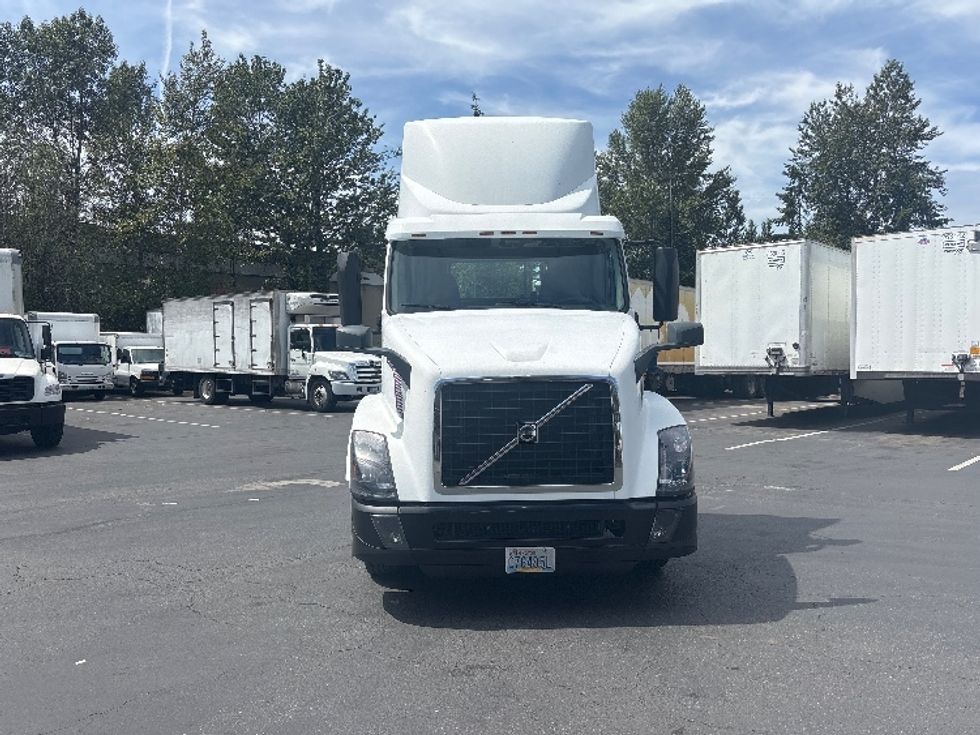 Day Cab Tractor-Heavy Duty Tractors-Volvo-2018-VNL64T300-Kent-WA-172,743\n\t\tmiles-$ 38,750 - Image 2