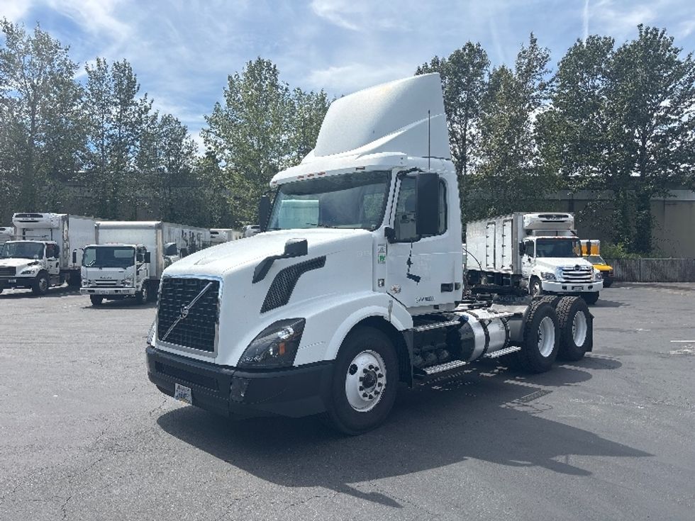 Day Cab Tractor-Heavy Duty Tractors-Volvo-2018-VNL64T300-Kent-WA-172,743\n\t\tmiles-$ 38,750 - Image 3