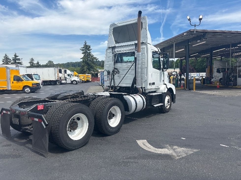Day Cab Tractor-Heavy Duty Tractors-Volvo-2018-VNL64T300-Kent-WA-172,743\n\t\tmiles-$ 38,750 - Image 7