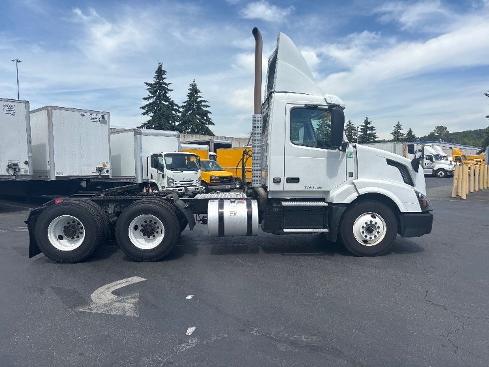 Day Cab Tractor-Heavy Duty Tractors-Volvo-2018-VNL64T300-Kent-WA-172,743\n\t\tmiles-$ 38,750 - Image 8