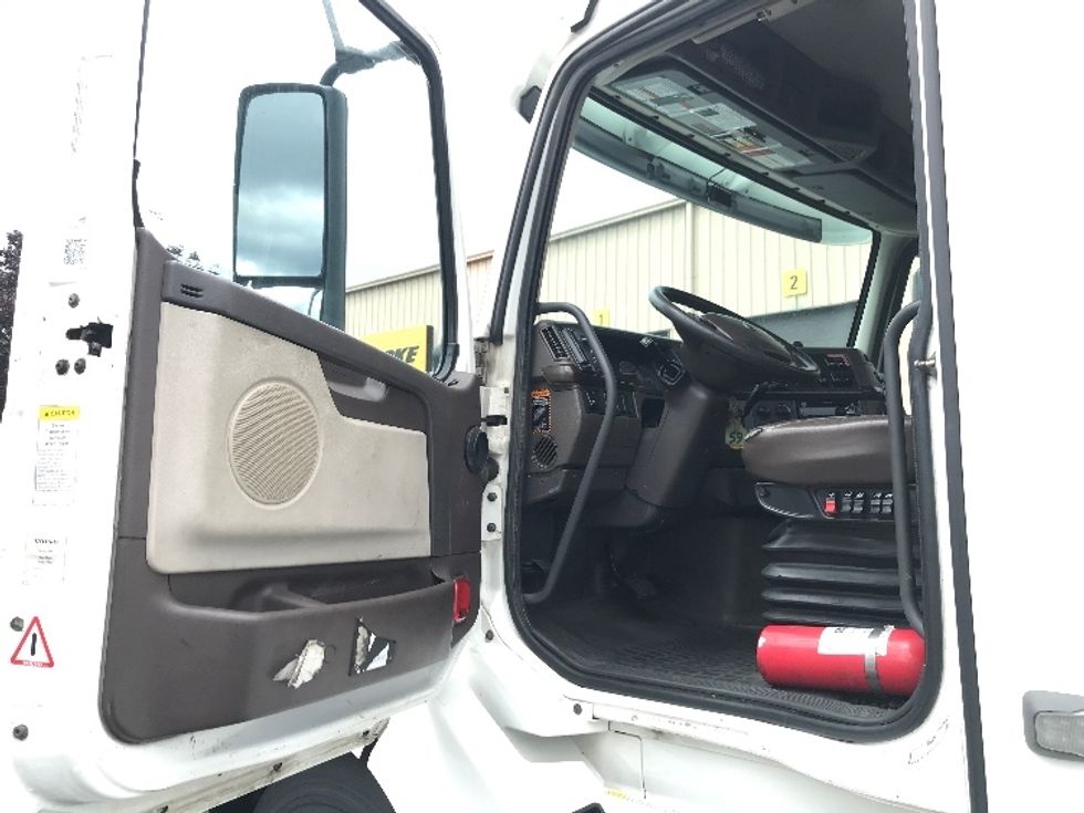 Day Cab Tractor-Heavy Duty Tractors-Volvo-2018-VNL64T300-Kent-WA-345,792\n\t\tmiles-$ 34,750 - Image 10