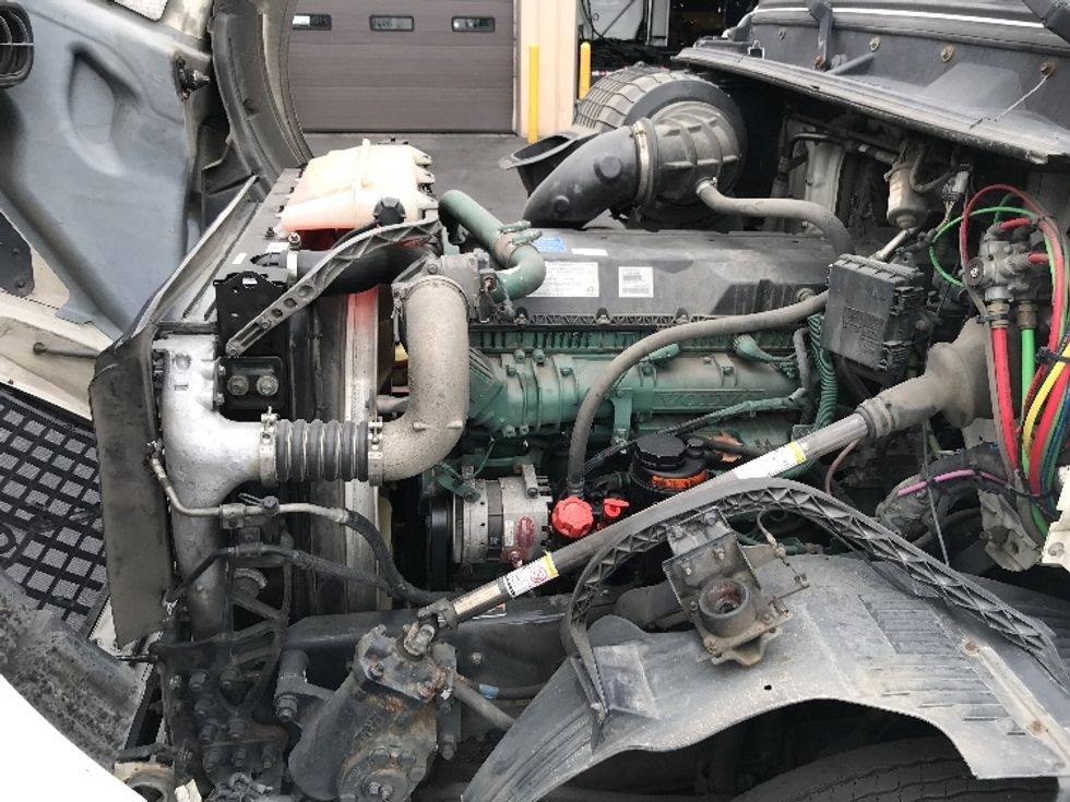 Day Cab Tractor-Heavy Duty Tractors-Volvo-2018-VNL64T300-Kent-WA-345,792\n\t\tmiles-$ 34,750 - Image 16